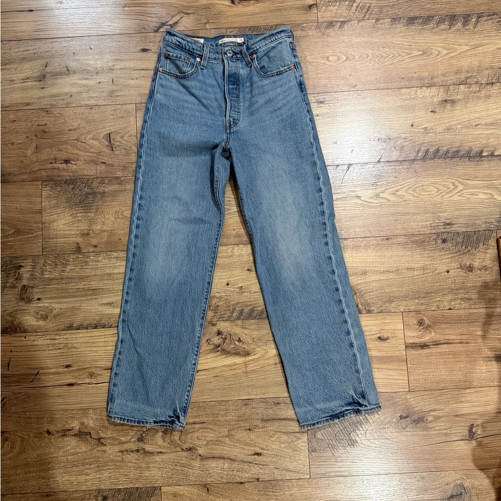 LEVI’s ribcage straight ankle Sz 26 
Like New